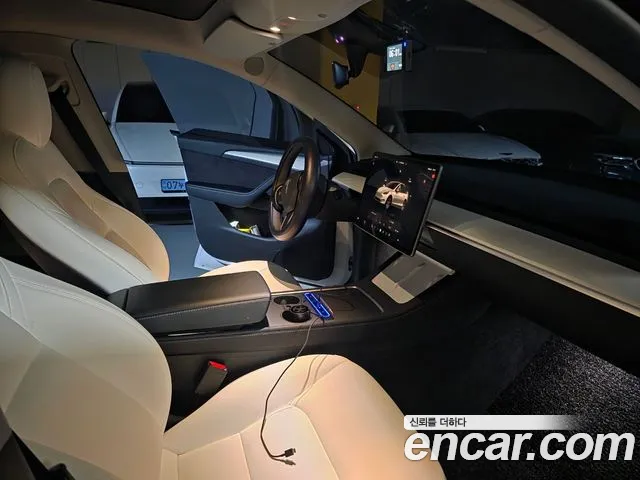Tesla Model Y — Фото автомобиля 13