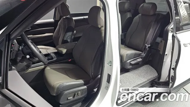 Kia Carnival Generation 4 — Фото автомобиля 12