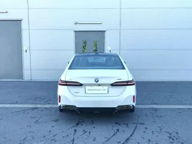 BMW i5 — Фото автомобиля 5