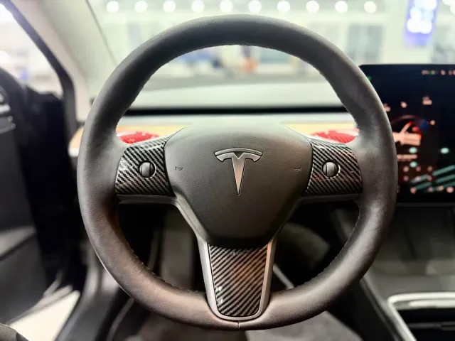 Tesla Model 3 — Фото автомобиля 13