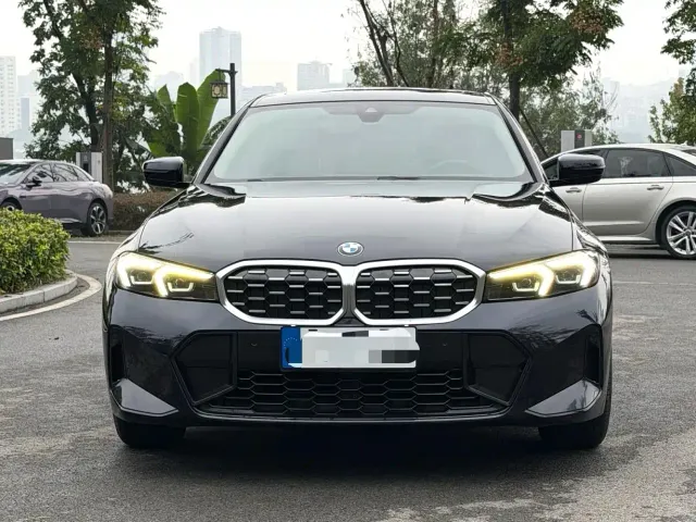 BMW 3 Series — Фото автомобиля 2