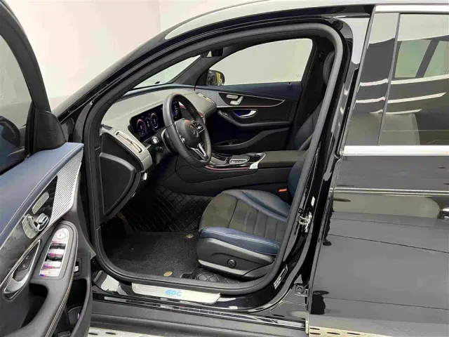 Mercedes-Benz EQC — Фото автомобиля 12
