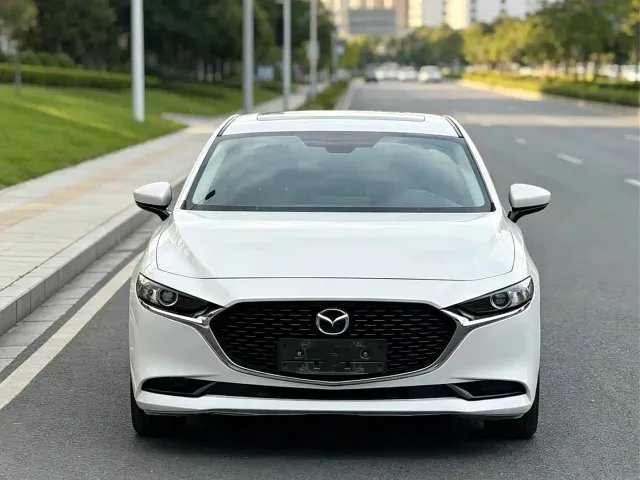 Mazda Axela — Фото автомобиля 2