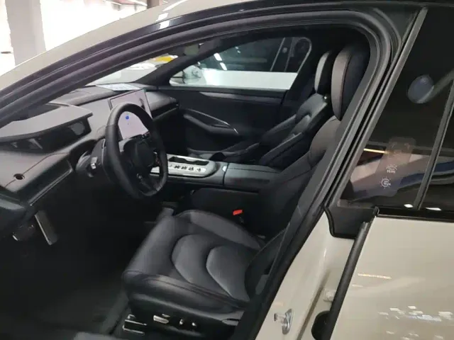 Xiaomi SU7 — Фото автомобиля 14