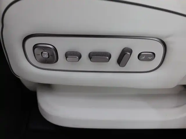 Li Auto MEGA — Фото автомобиля 14