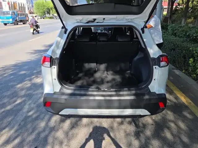 Toyota Corolla Cross — Фото автомобиля 4