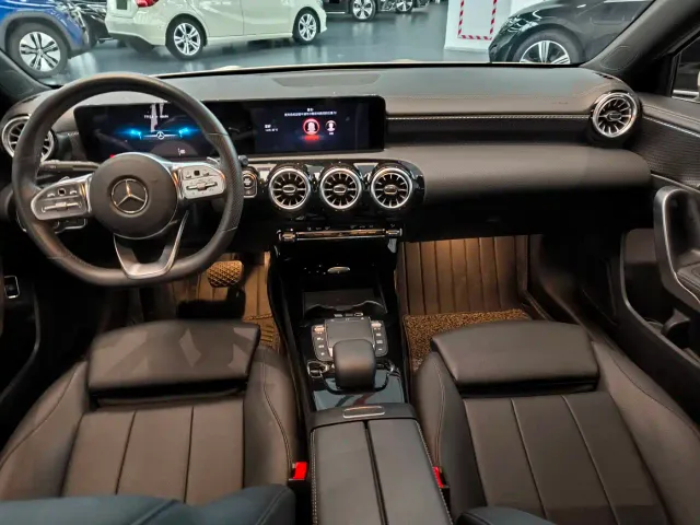 Mercedes-Benz A-Class — Фото автомобиля 11