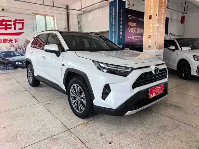 Toyota RAV4 — Фото автомобиля 3