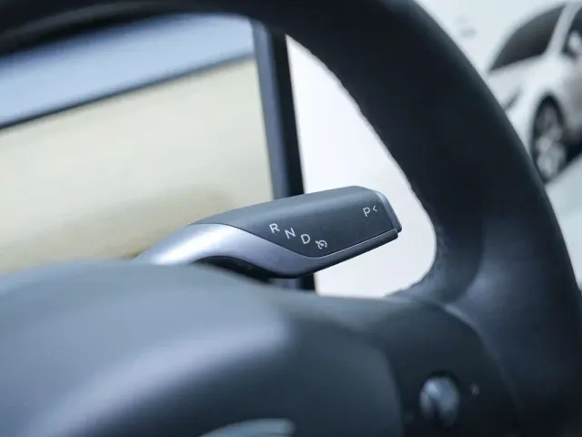 Tesla Model Y — Фото автомобиля 15
