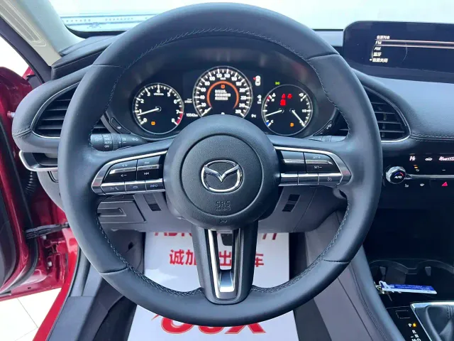 Mazda Axela — Фото автомобиля 11