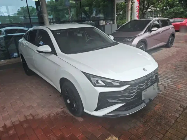 Dongfeng Yixuan — Фото автомобиля 3