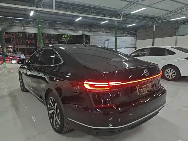 Volkswagen Passat — Фото автомобиля 4