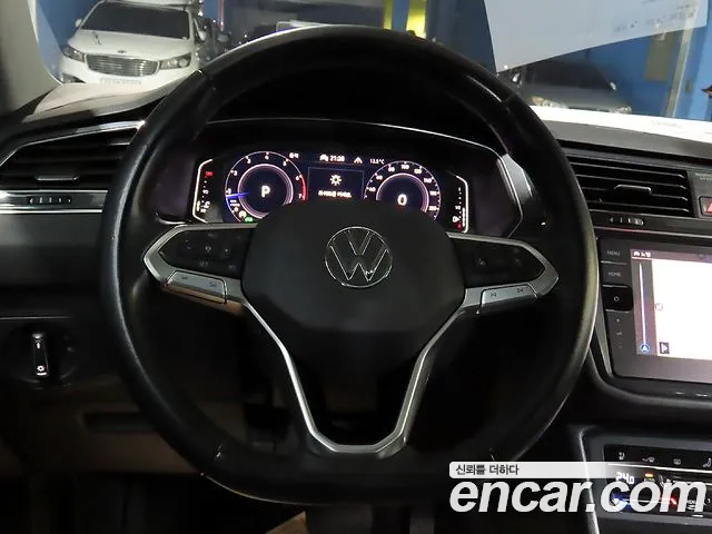Volkswagen Tiguan — Фото автомобиля 10