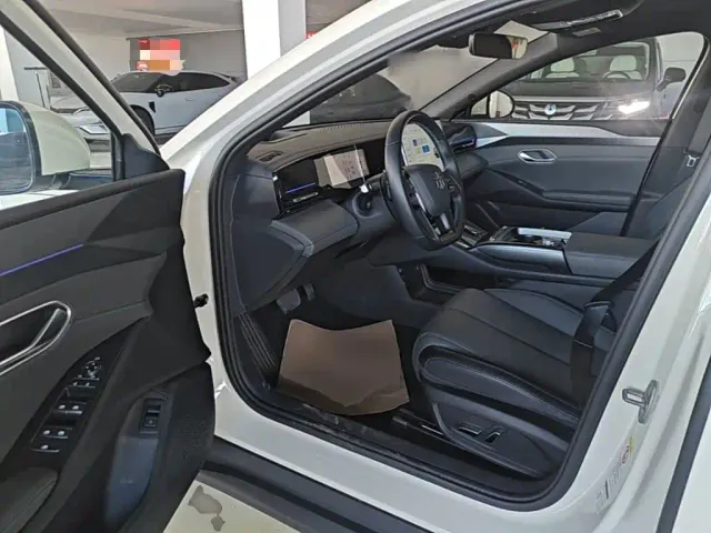 BYD Qin L — Фото автомобиля 15