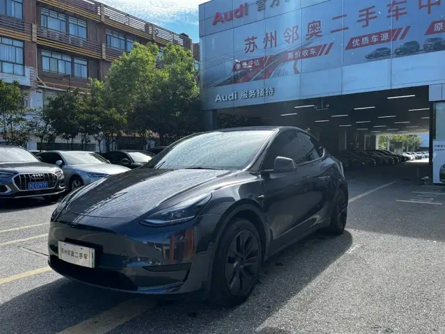 Фотография автомобиля — Tesla Model Y