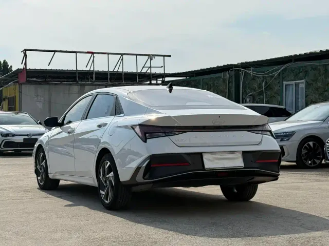 Hyundai Elantra — Фото автомобиля 7