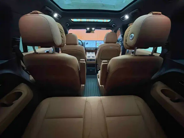 Li Auto L8 — Фото автомобиля 22