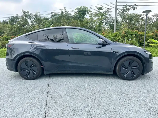 Tesla Model Y — Фото автомобиля 7