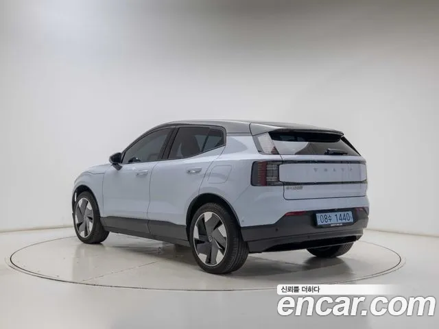 Volvo EX30 — Фото автомобиля 4