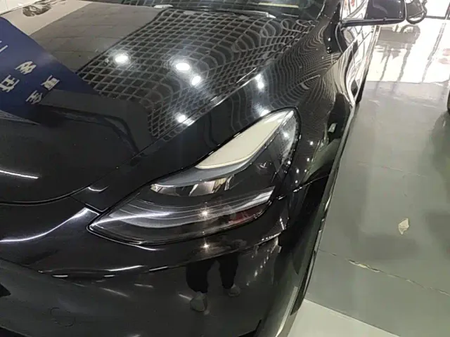 Tesla Model Y — Фото автомобиля 23