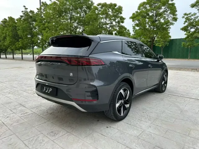 BYD Tang — Фото автомобиля 9
