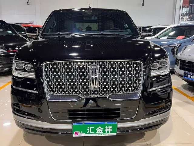 Фотография автомобиля — Lincoln Navigator
