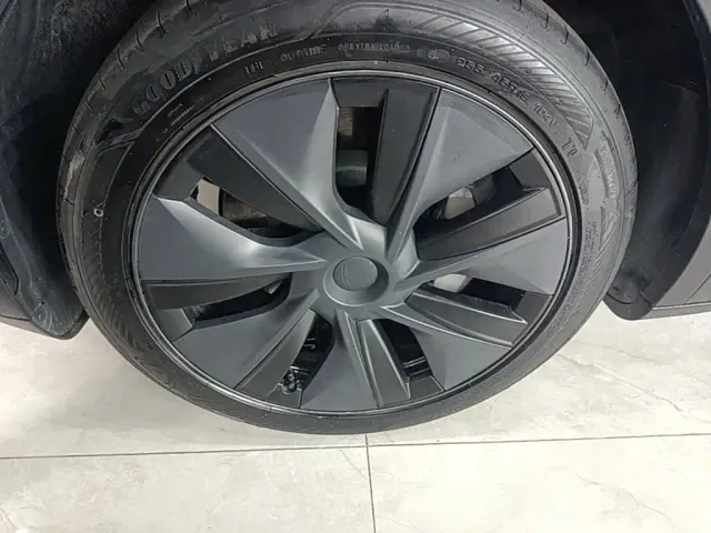 Tesla Model Y — Фото автомобиля 22