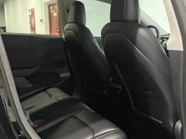 Tesla Model Y — Фото автомобиля 13
