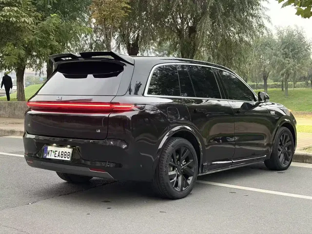 Li Auto L8 — Фото автомобиля 9