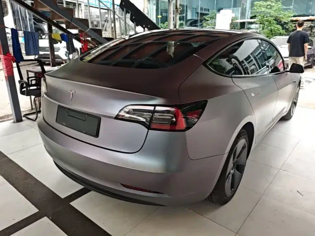 Tesla Model 3 — Фото автомобиля 6