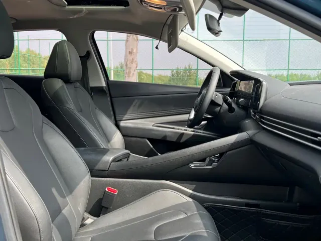 Hyundai Elantra — Фото автомобиля 8