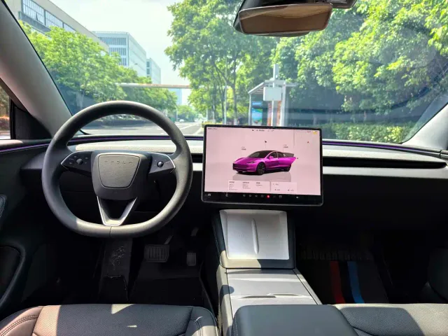 Tesla Model 3 — Фото автомобиля 11