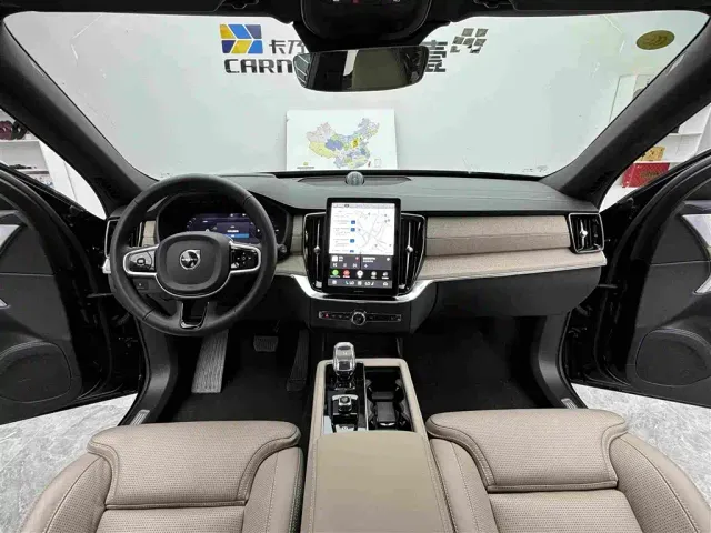 Volvo XC90 — Фото автомобиля 11