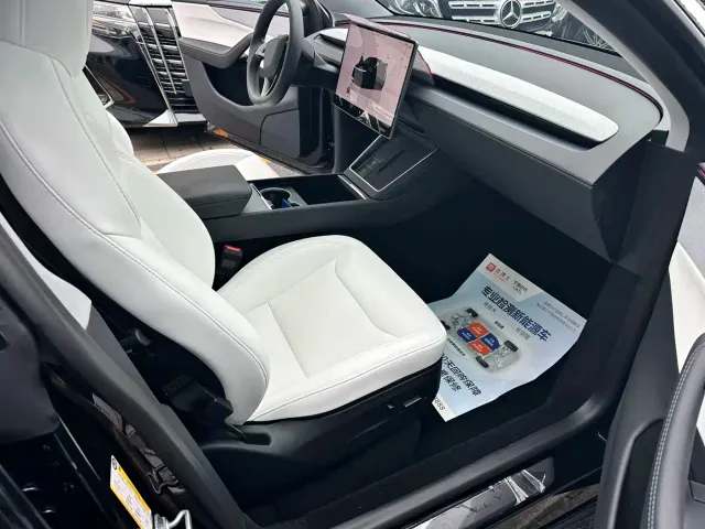 Tesla Model Y — Фото автомобиля 4