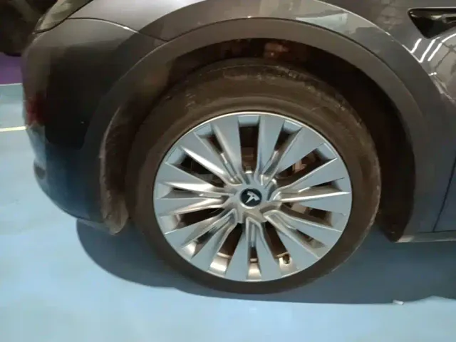 Tesla Model Y — Фото автомобиля 22