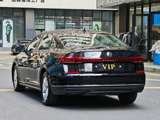 Volkswagen Passat — Фото автомобиля 7