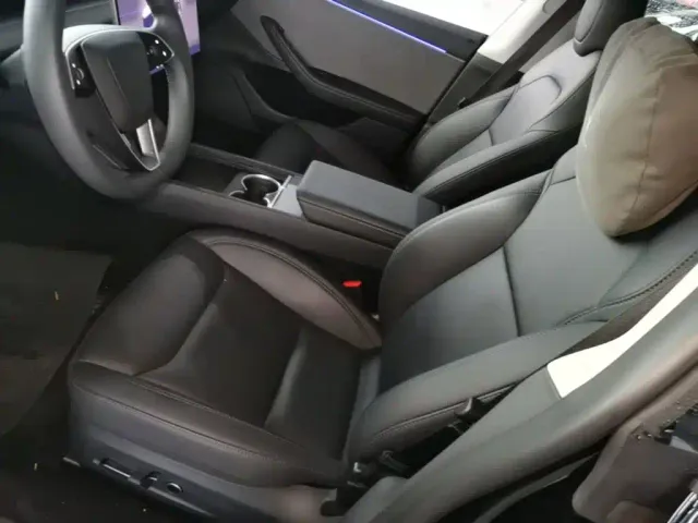 Tesla Model 3 — Фото автомобиля 14