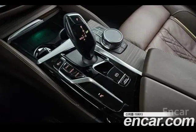 BMW 5-Series — Фото автомобиля 11