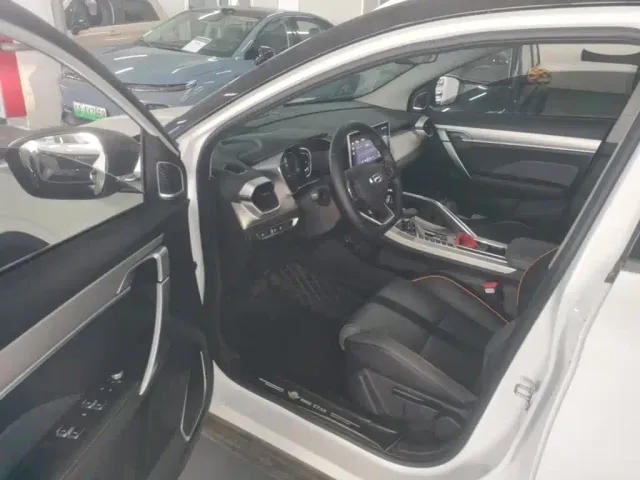 Geely Binyue — Фото автомобиля 15