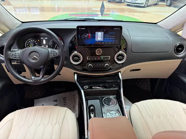 Mercedes-Benz Vito 2023 2.0T Business 7-Seater — Фото автомобиля 14