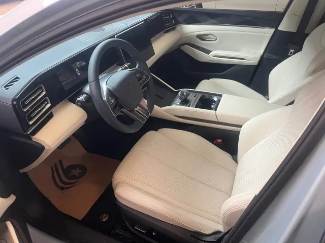 BYD Qin L — Фото автомобиля 9