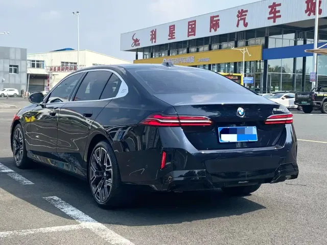 BMW 5 Series — Фото автомобиля 4