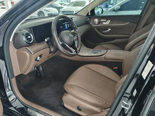 Mercedes-Benz E-Class — Фото автомобиля 10