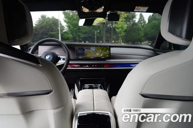 BMW i7 — Фото автомобиля 7