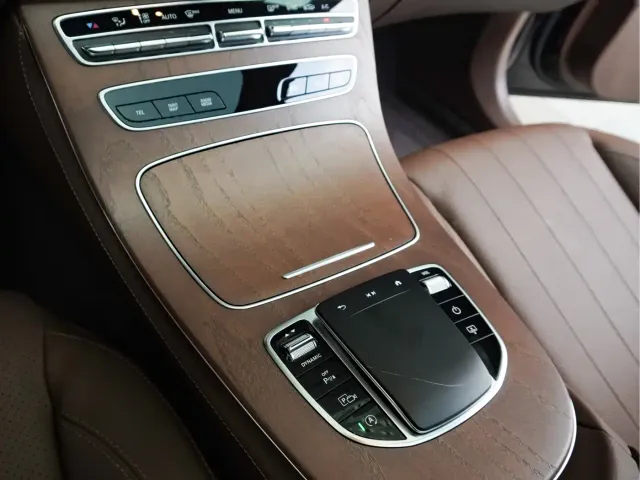Mercedes-Benz E-Class — Фото автомобиля 18