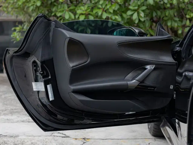 Ferrari SF90 — Фото автомобиля 15