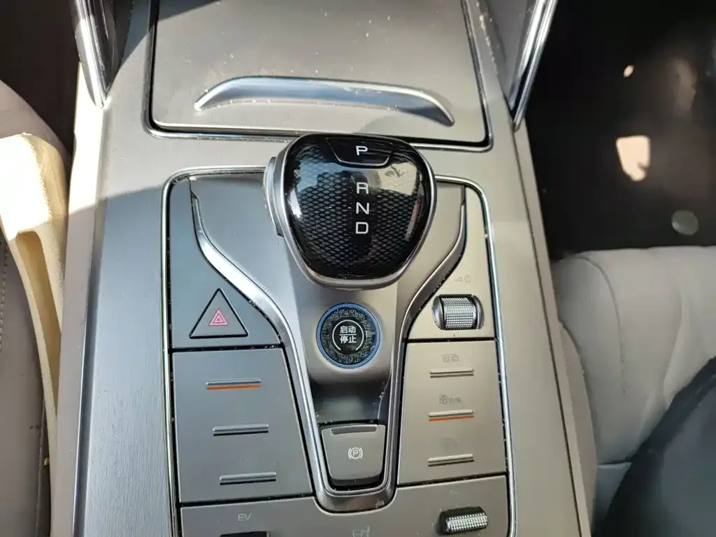 BYD Tang New Energy 2025 Smart Driving Edition DM-i 115KM Honor — Фото автомобиля 6