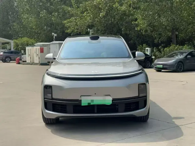 Li Auto L9 — Фото автомобиля 2