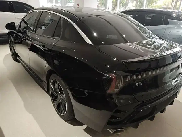 Lynk & Co 03 — Фото автомобиля 4
