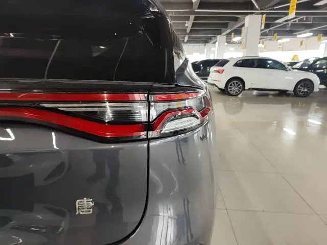 BYD Tang — Фото автомобиля 7